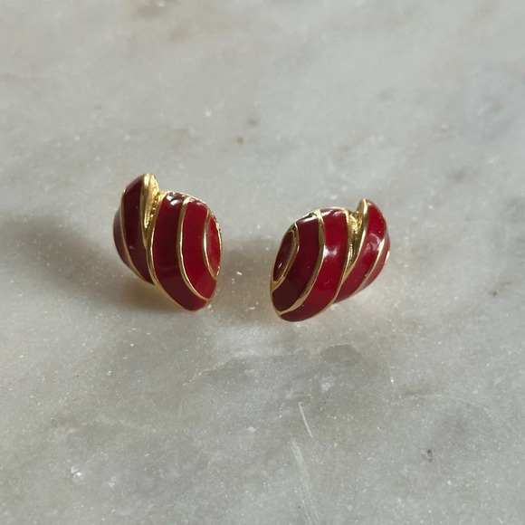 Vintage Earrings Gold Tone Cherry Red Enamel Studs Croissant Shell Shape - Picture 3 of 6